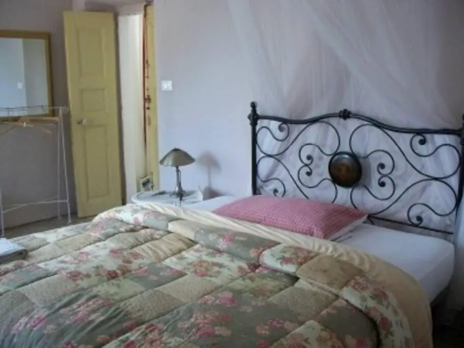 Bed and Breakfast Casa Rosalie à Borgomaro Couette-café